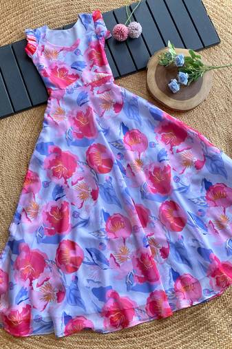 A charming floral gown in tabby for girl