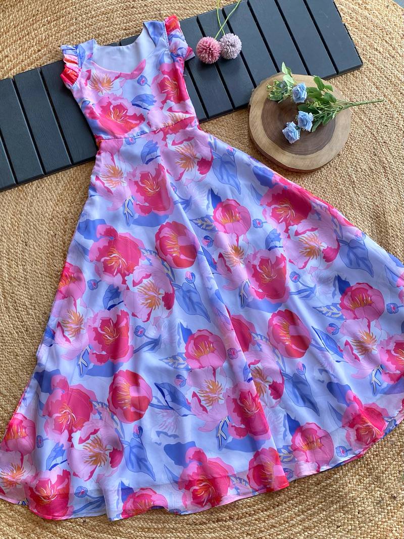 A charming floral gown in tabby for girl