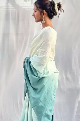 White & sea blue tie & dye mul cotton saree with blouse piece