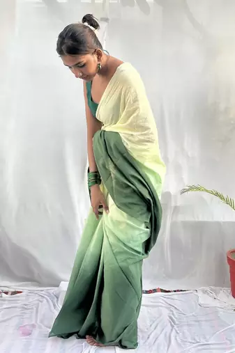 Green tie & dye mul cotton saree with blouse piece