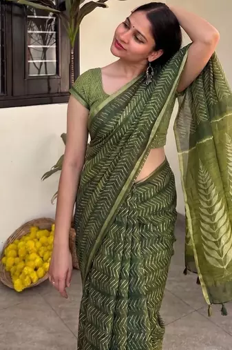 Green leheriya chanderi cotton saree with blouse piece