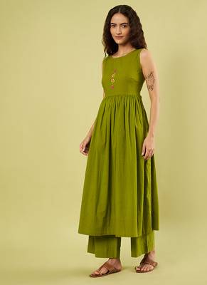 Olive green handwoven cotton high slit kurta and pant 2
