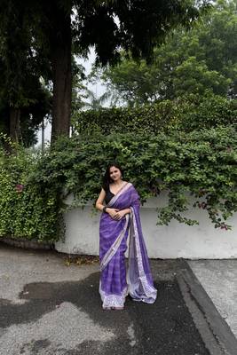 Purple checked linen blend saree with blouse piece 1