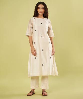 Ivory embroidered chanderi kurta set 1
