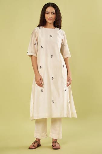 Ivory embroidered chanderi kurta set