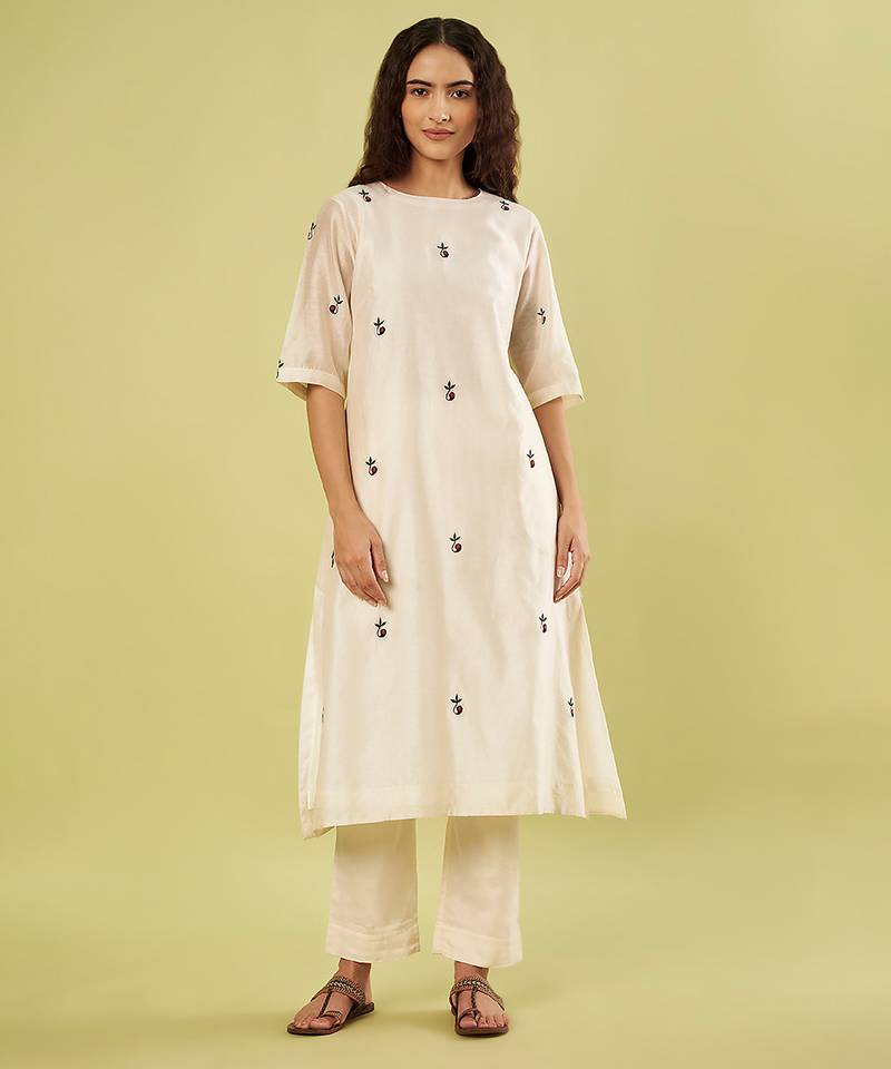 Ivory embroidered chanderi kurta set