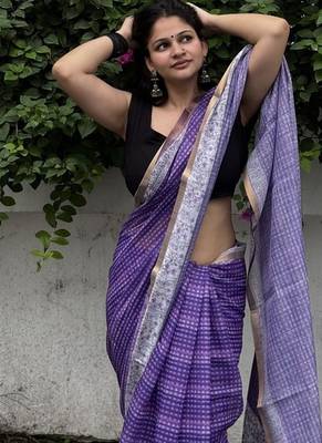 Purple checked linen blend saree with blouse piece 3