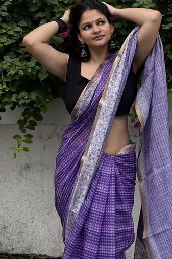 Purple checked linen blend saree with blouse piece