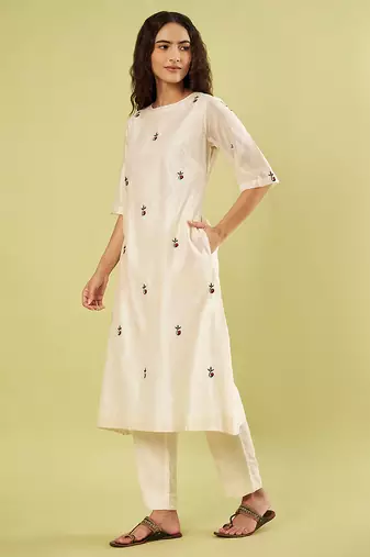 Ivory embroidered chanderi kurta set