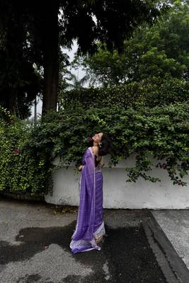 Purple checked linen blend saree with blouse piece 4