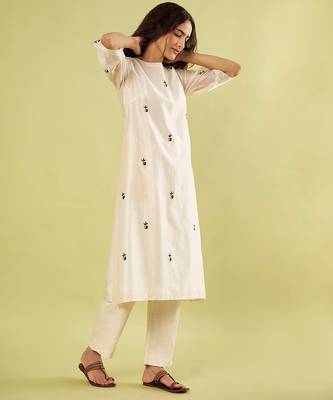 Ivory embroidered chanderi kurta set 3