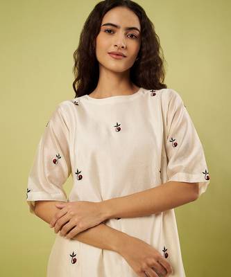 Ivory embroidered chanderi kurta set 5