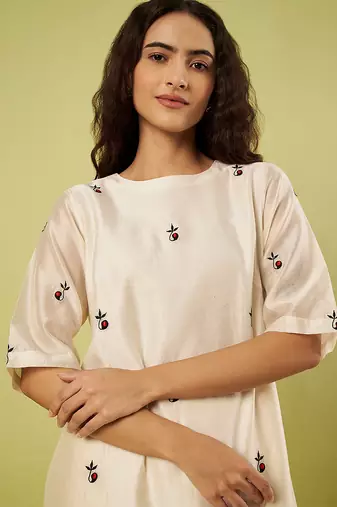 Ivory embroidered chanderi kurta set