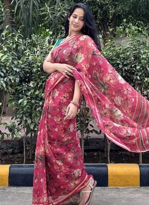 Pink floral chiiffon saree with blouse piece 3