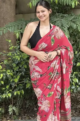 Magenta floral printed georgette saree with blouse piece