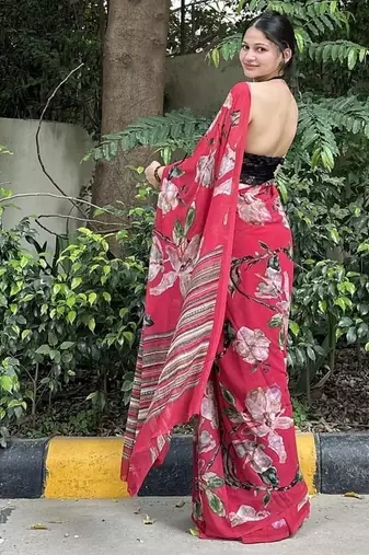 Magenta floral printed georgette saree with blouse piece