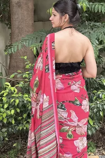 Magenta floral printed georgette saree with blouse piece