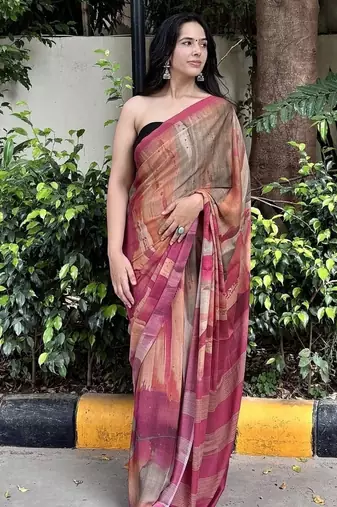 Mauve floral printed georgette saree with blouse piece