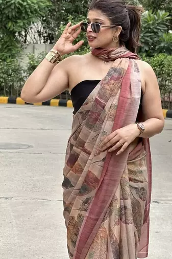 Brown floral printed georgette saree with blouse piece