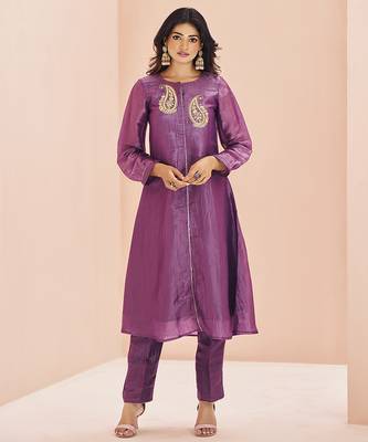 Purple hand work embellished kurta set 5