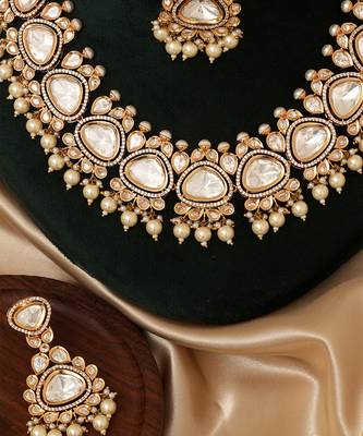 Gold plated white stones polki kundan necklace set with maang tikka 3