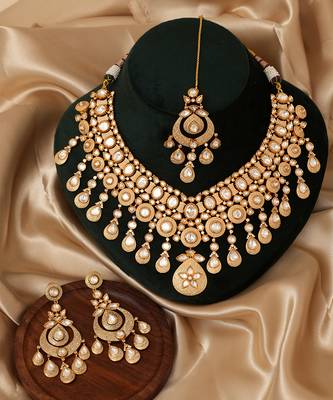 Antique textured gold polki collar necklace set with maang tikka 2