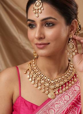 Antique textured gold polki collar necklace set with maang tikka 4