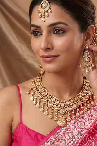 Antique textured gold polki collar necklace set with maang tikka
