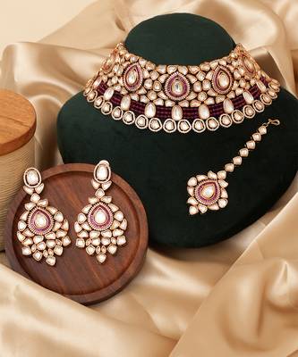 Gold plated maroon kundan choker necklace set with maang tikka 2