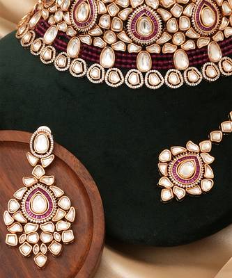 Gold plated maroon kundan choker necklace set with maang tikka 3