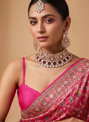 Gold plated maroon kundan choker necklace set with maang tikka 4