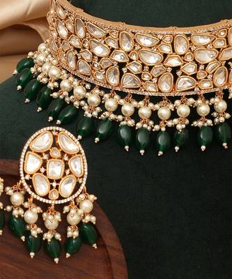 Emerald green stones polki band choker necklace set with maang tikka 3