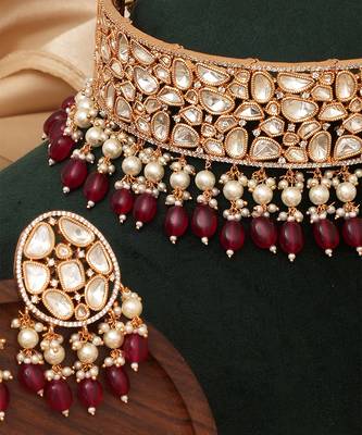 Maroon beaded polki choker necklace set with maang tikka 3