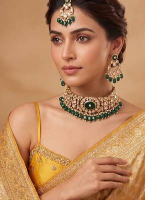 Royal green kundan choker necklace set with maang tikka 1