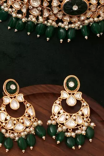 Royal green kundan choker necklace set with maang tikka