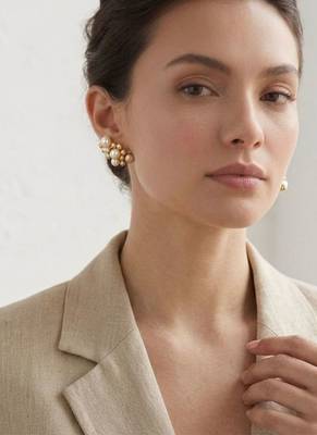 Gold plated cluster pearl stud earrings 1