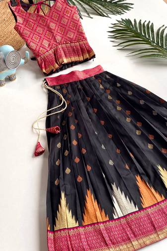 Beautiful girl’s set crafted in soft woven fabric features elegant panel work and fine detailing,