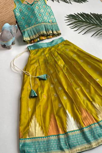 Beautiful girl’s set crafted in soft woven fabric features elegant panel work and fine detailing,