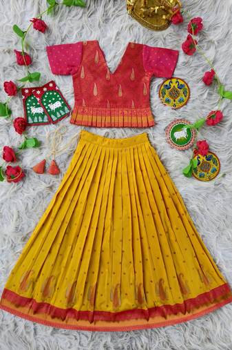 Beautiful ethnic skirt and top set featuring an elegant daaman design with intricate woven motifs