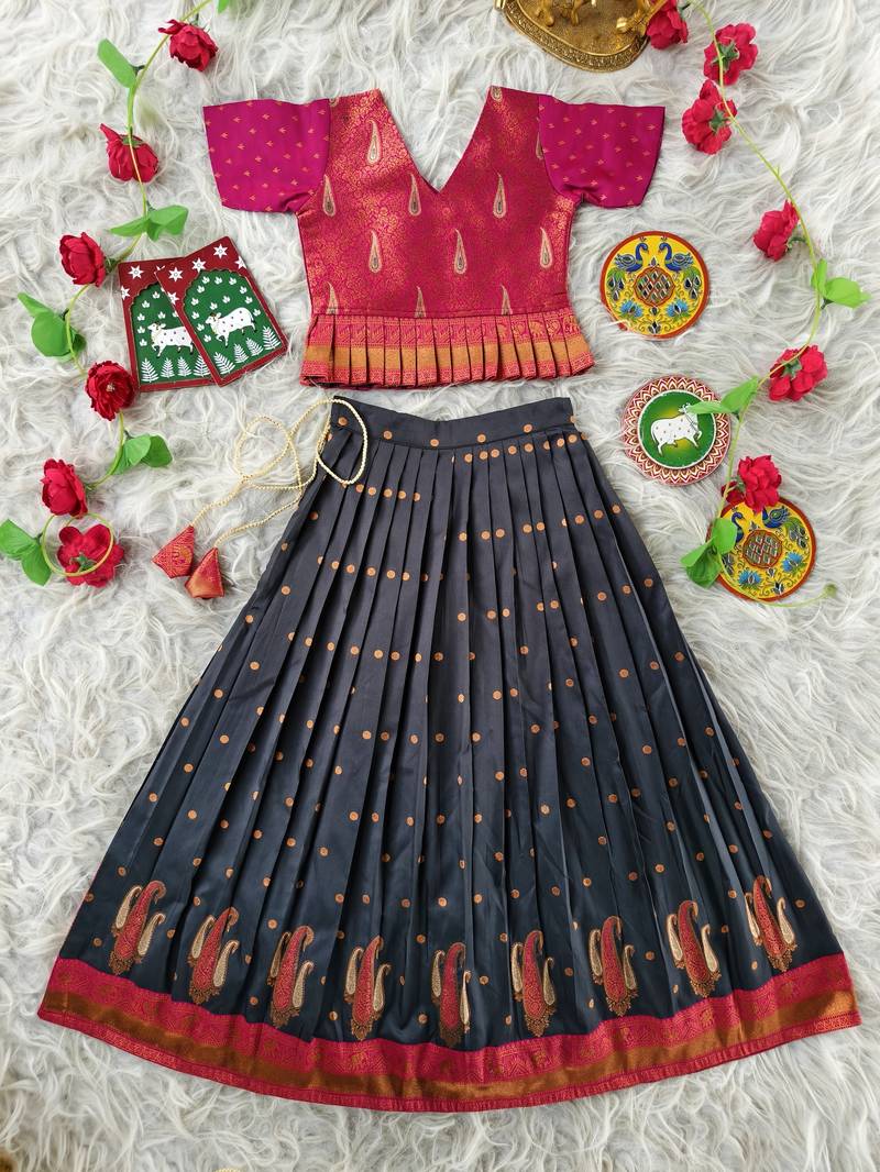 Beautiful ethnic skirt and top set featuring an elegant daaman design with intricate woven motifs