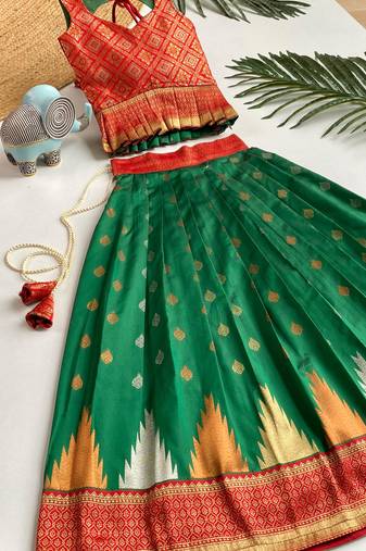 Beautiful girl’s set crafted in soft woven fabric features elegant panel work and fine detailing,