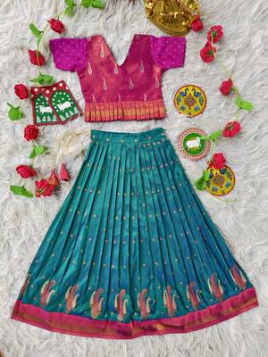 Beautiful ethnic skirt and top set featuring an elegant daaman design with intricate woven motifs 1