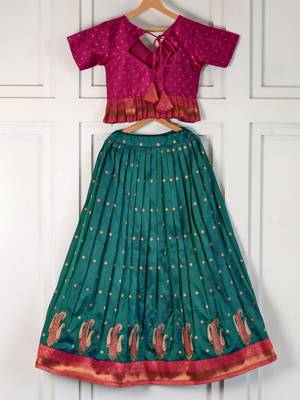 Beautiful ethnic skirt and top set featuring an elegant daaman design with intricate woven motifs 2
