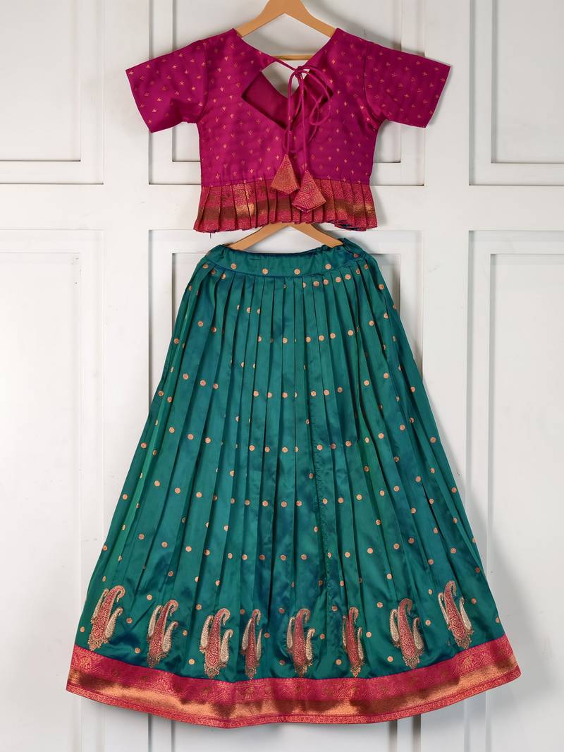Beautiful ethnic skirt and top set featuring an elegant daaman design with intricate woven motifs