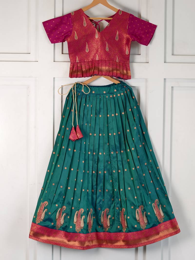 Beautiful ethnic skirt and top set featuring an elegant daaman design with intricate woven motifs