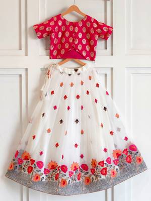 Designer lehenga choli set perfect for festive occasions weddings and celebrations 4