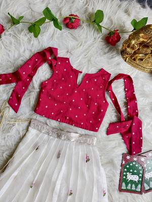 Designer lehenga choli set perfect for festive occasions weddings and celebrations 3