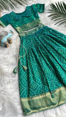 Girls rama bandhani skirt and top set with radha krishna motif back design 1