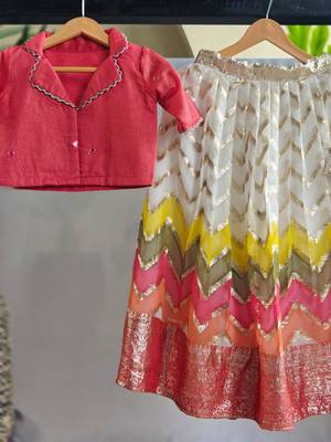 Girls pink silk blend woven lehenga choli with ruffle sleeves & shawl collar 3