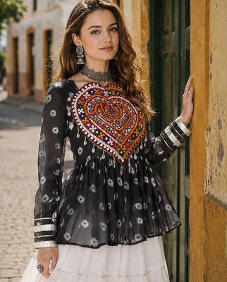 Black&White Cotton Readymade Navratri Lehenga Choli with Kutchi Gamthi Patchework 3